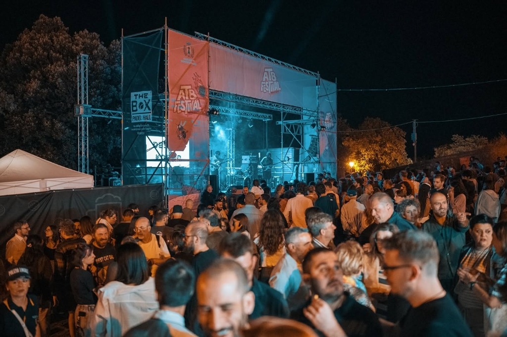 Palco allestito all'aperto durante i concerti dell'ATB Festival
